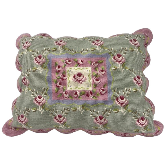 Hooked Wool Floral Pillow Peking Handicraft Cottage Core Farm Roses 13" x 17" - Picture 1 of 2
